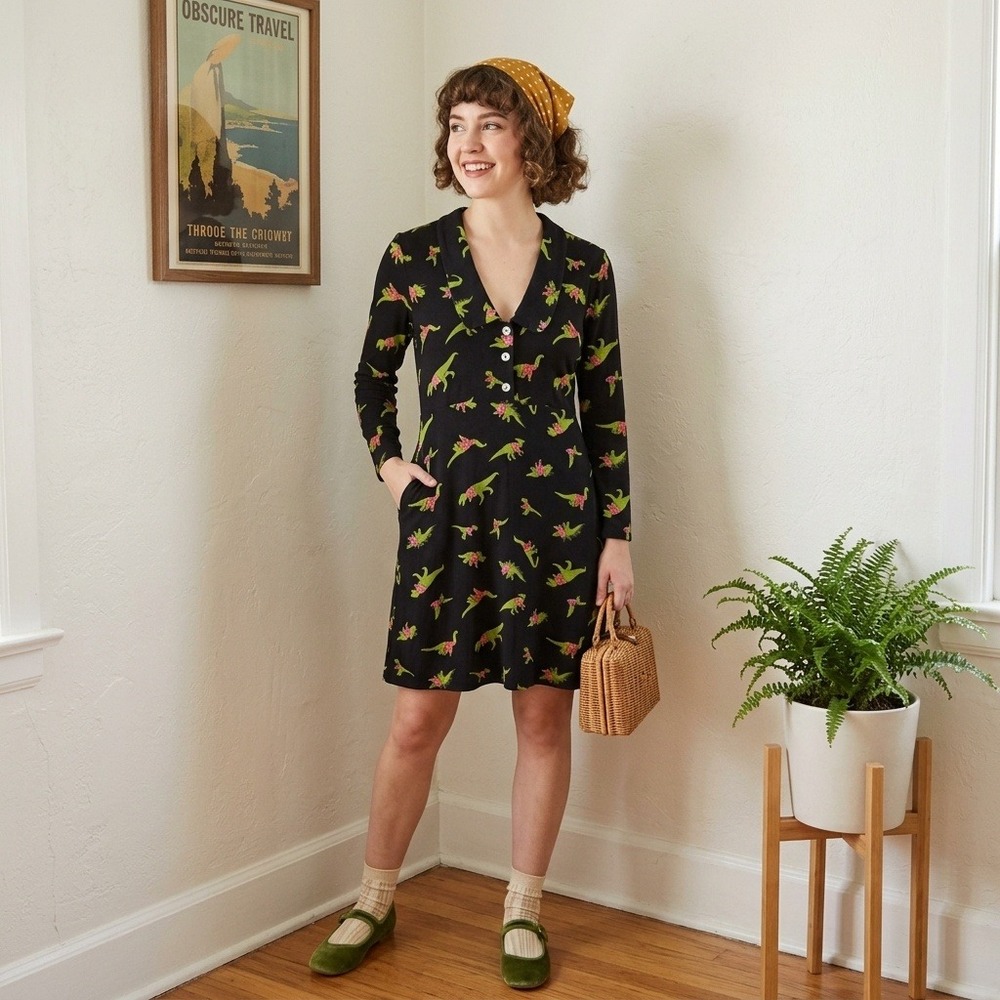 ModCloth Womens Dress Medium Black Dinosaur Holiday Sweater Print Retro Kitschy